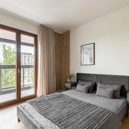 Premium With Free Parking Near Muzeum Powstania وارسو